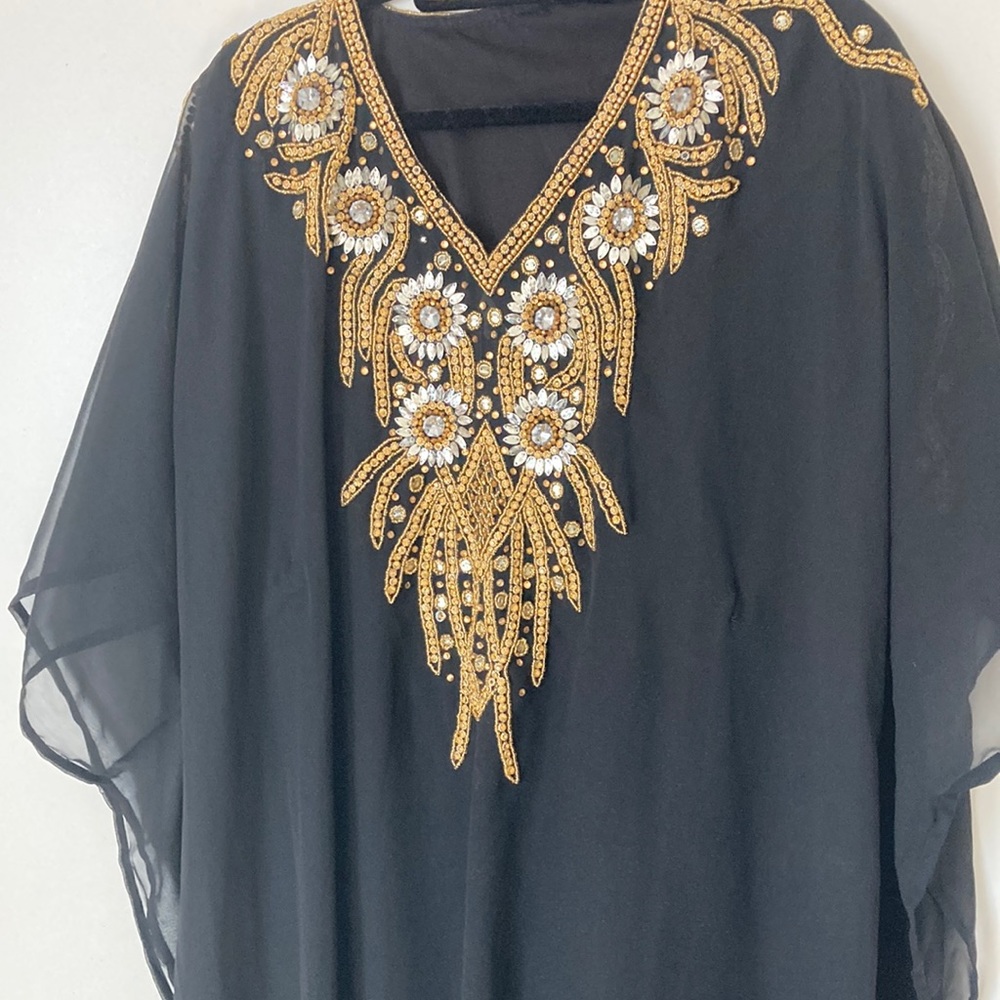 Caftan with golden designs